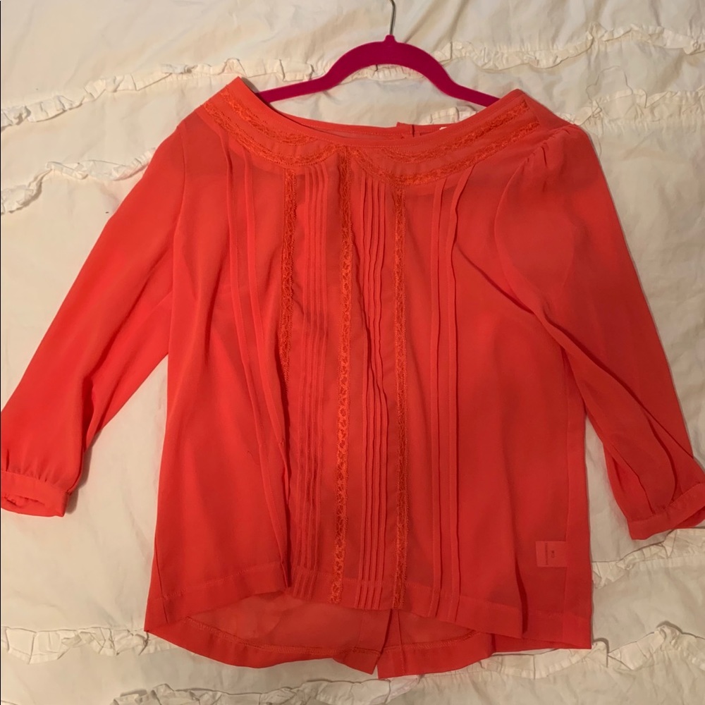 Blouse with lace details.